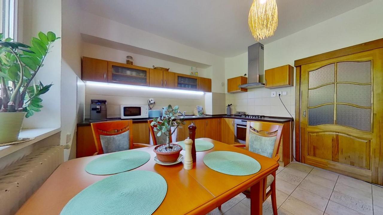 Ron De Mar & La Brisa Bed & Breakfast Pezinok Exterior photo